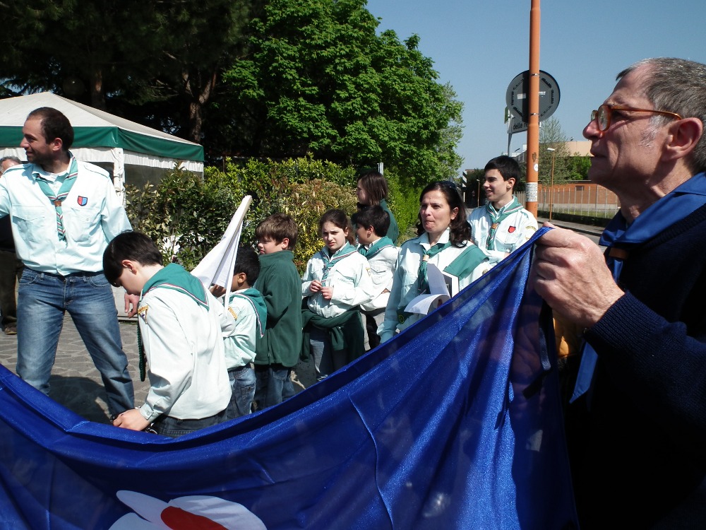 Scout degli avventisti del 7° Giorno per la consegna della Bibbia