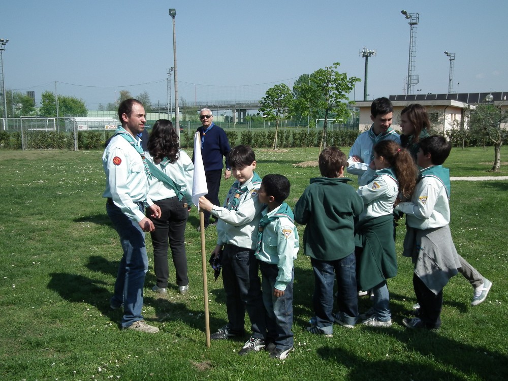 Scout degli avventisti del 7° Giorno per la consegna della Bibbia