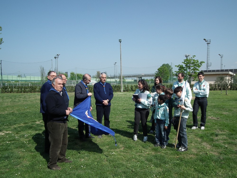 Scout degli avventisti del 7° Giorno per la consegna della Bibbia