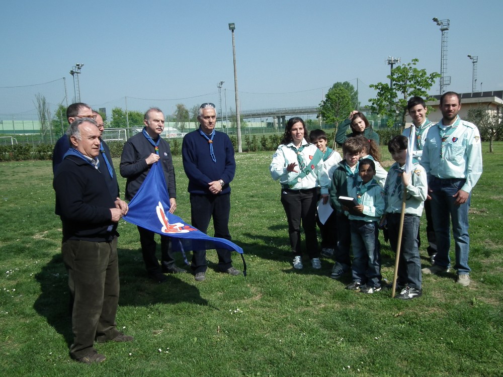 Scout degli avventisti del 7° Giorno per la consegna della Bibbia