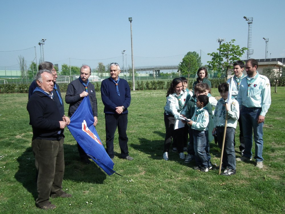 Scout degli avventisti del 7° Giorno per la consegna della Bibbia