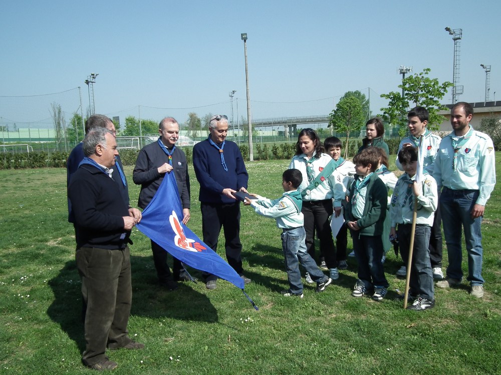 Scout degli avventisti del 7° Giorno per la consegna della Bibbia