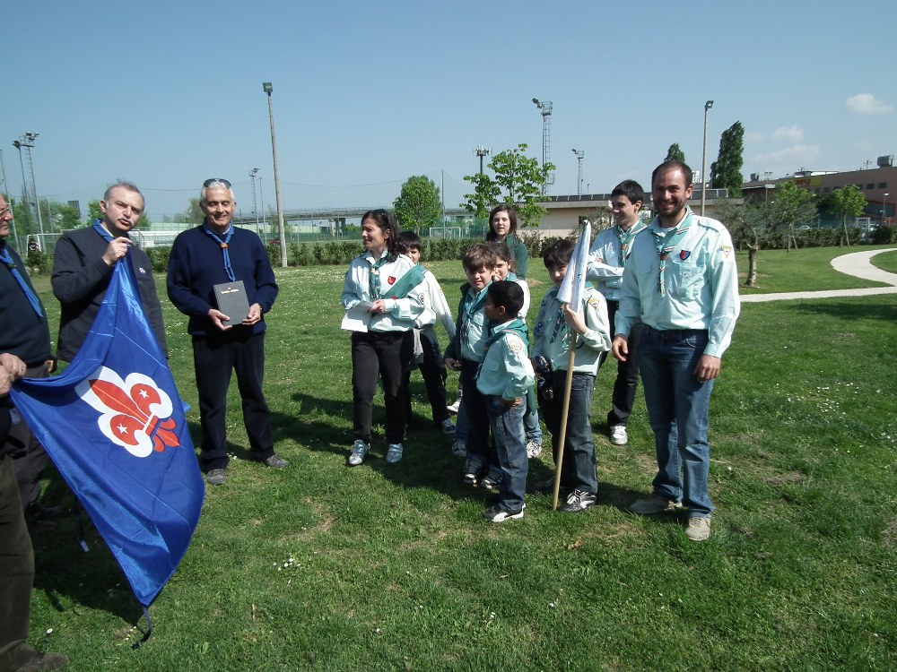 Scout degli avventisti del 7° Giorno per la consegna della Bibbia
