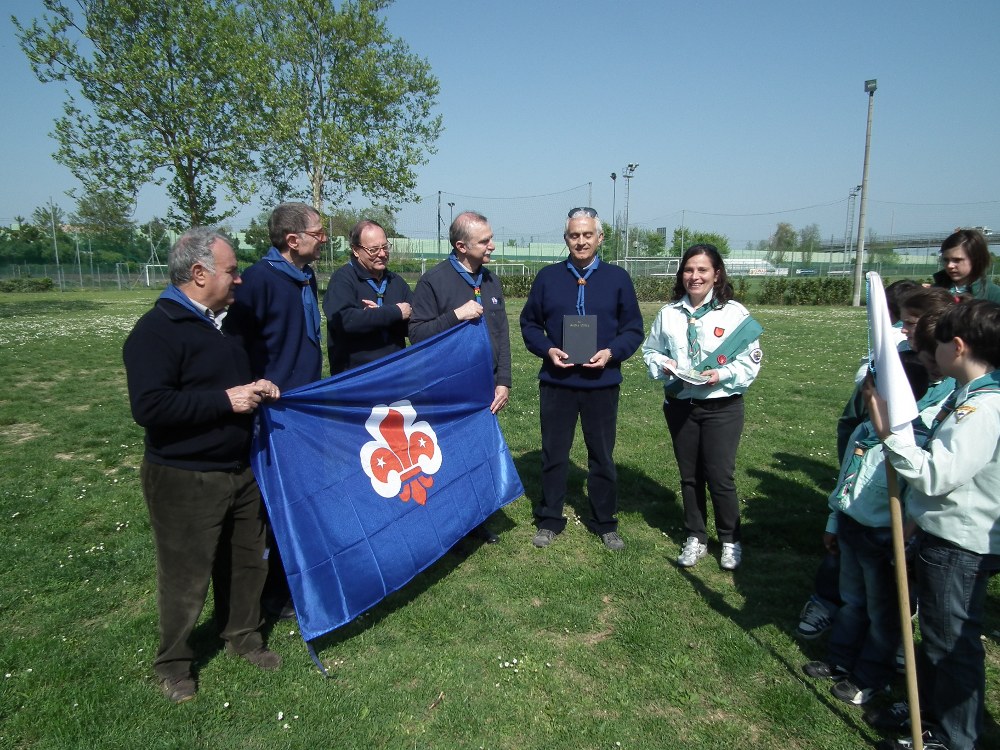 Scout degli avventisti del 7° Giorno per la consegna della Bibbia